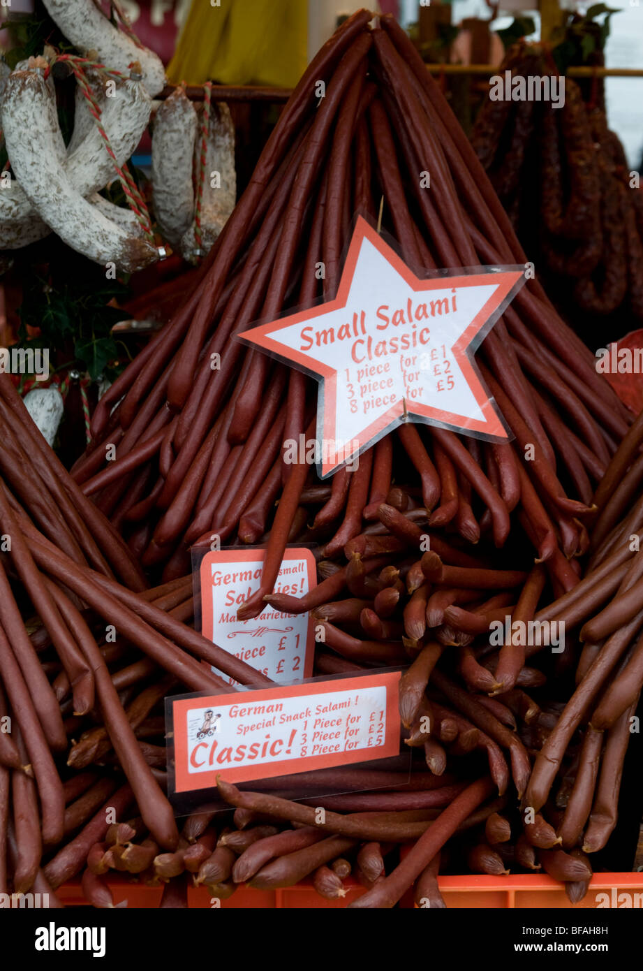 Il cibo in mostra presso il Parlamento europeo e il mercato continentale tenutasi nel centro di York Inghilterra Foto Stock
