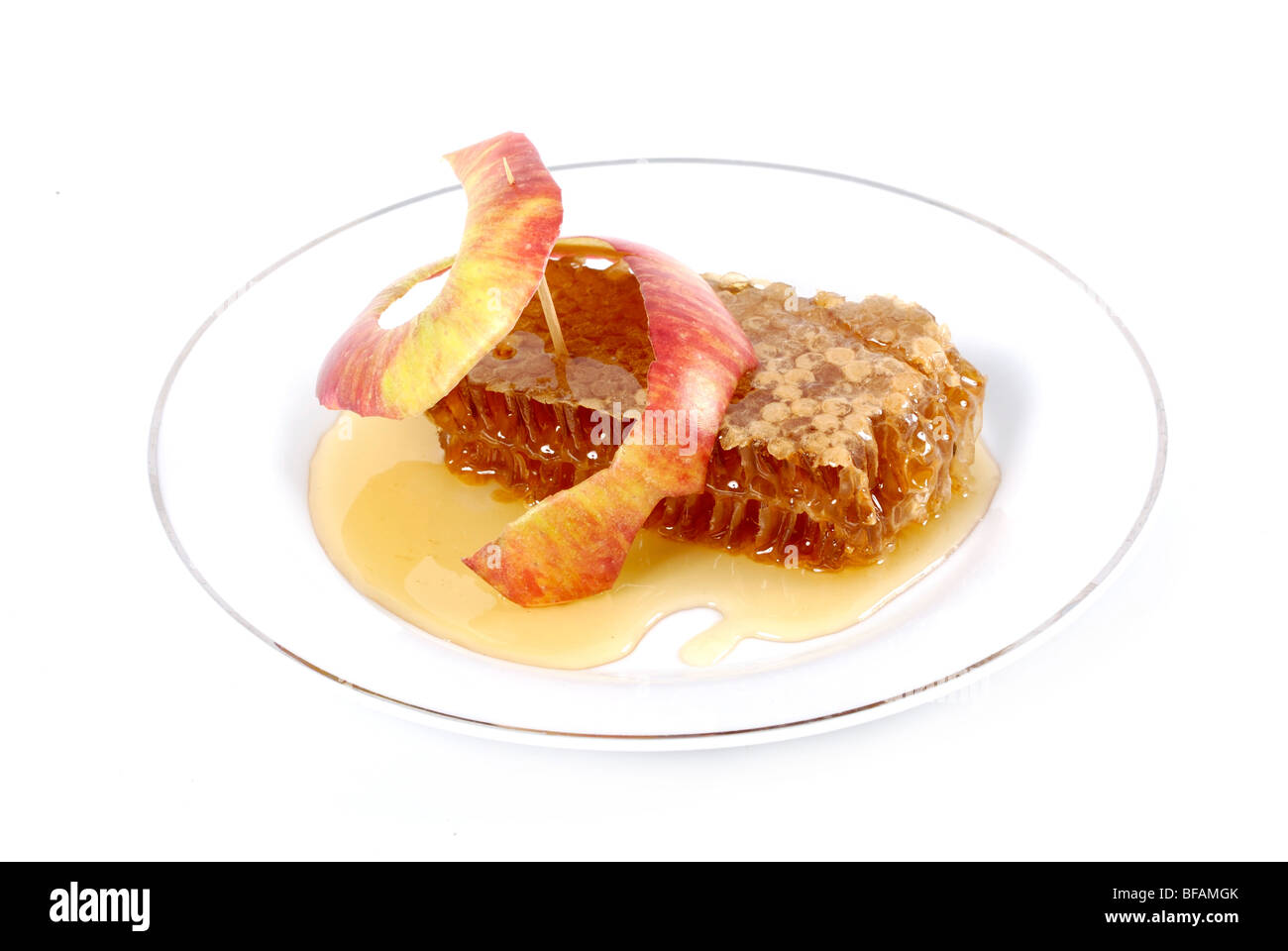 Mele e miele di favo di miele, simboli di Roah Hashanah'anno ebraico su sfondo bianco Foto Stock