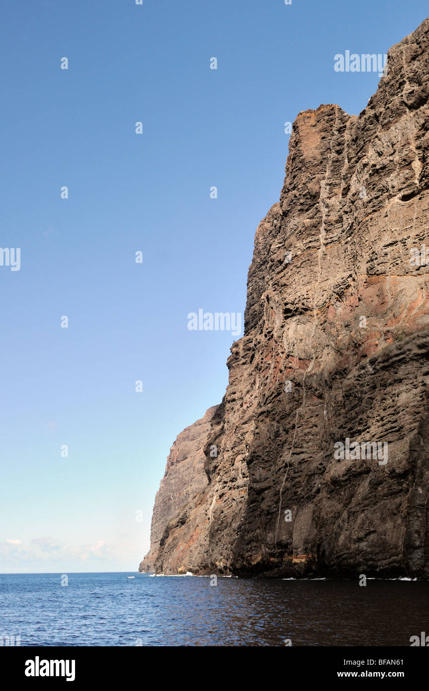 Los Gigantes- gigante con scogliere alte di 500-800 metri. Uno dei più alti del mondo. Essi sorgono direttamente dal mare. Foto Stock