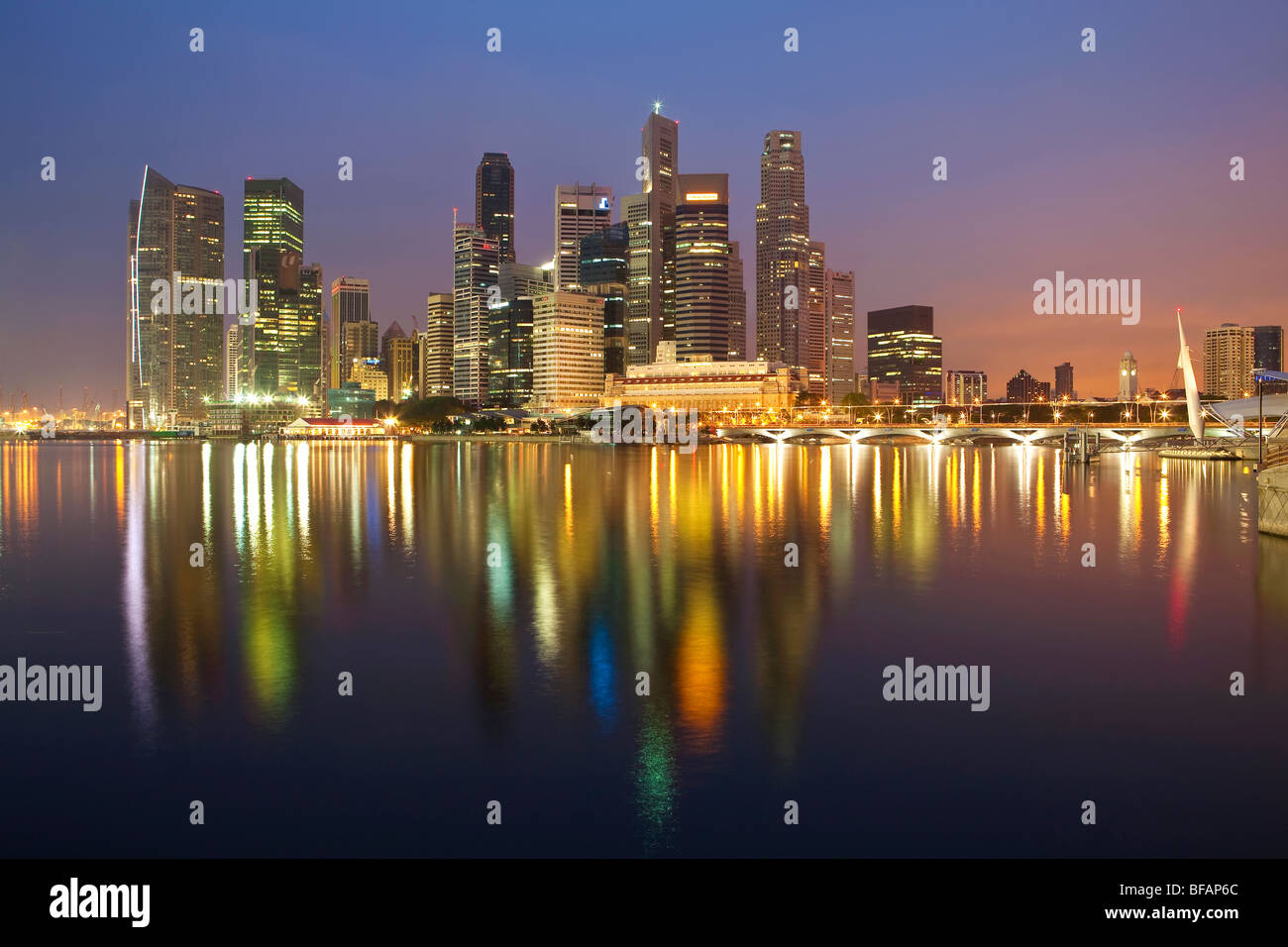 Asia, Singapore, Singapore Skyline e il quartiere finanziario Foto Stock