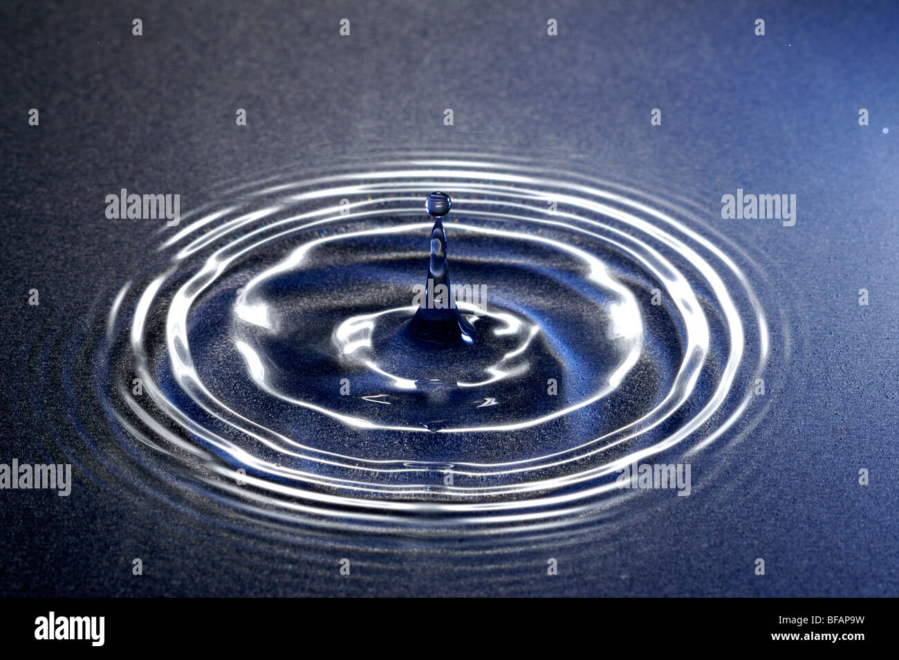 Acqua goccia blu Foto Stock