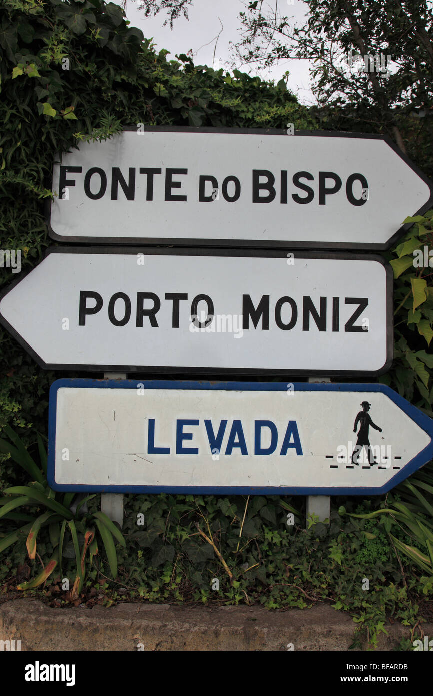 3 segnaletica stradale a Levada, Porto Moniz, a Madeira, Portogallo, Europa. Foto di Willy Matheisl Foto Stock