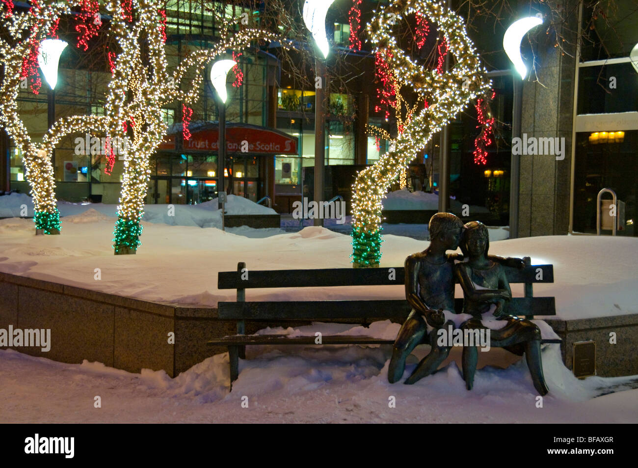 Giovane statua sul viale McGill Montreal Canada Foto Stock