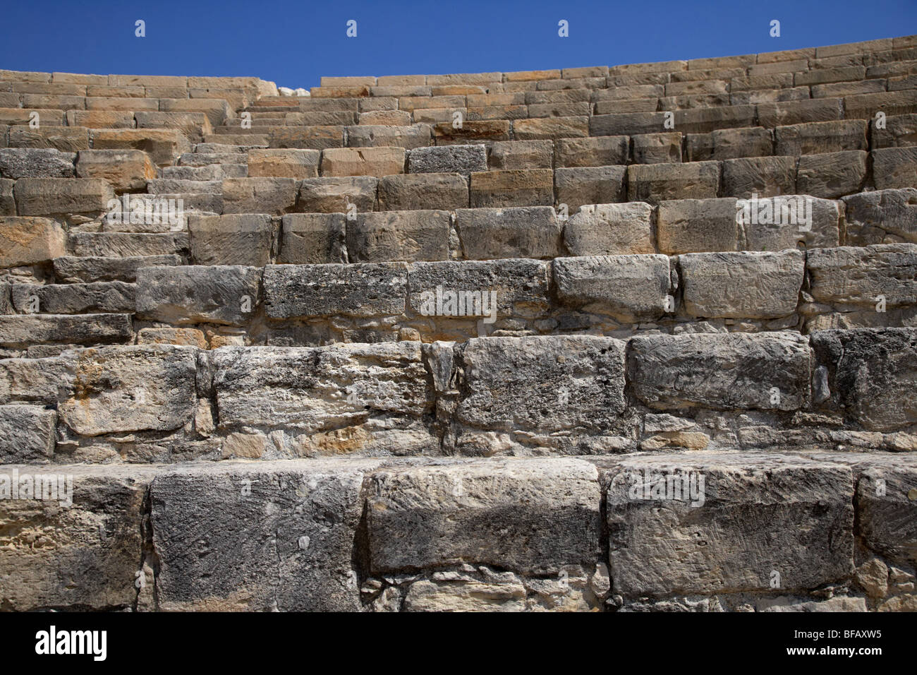 Le fasi e le sedi del restaurato Teatro di kourion repubblica di Cipro in Europa Foto Stock
