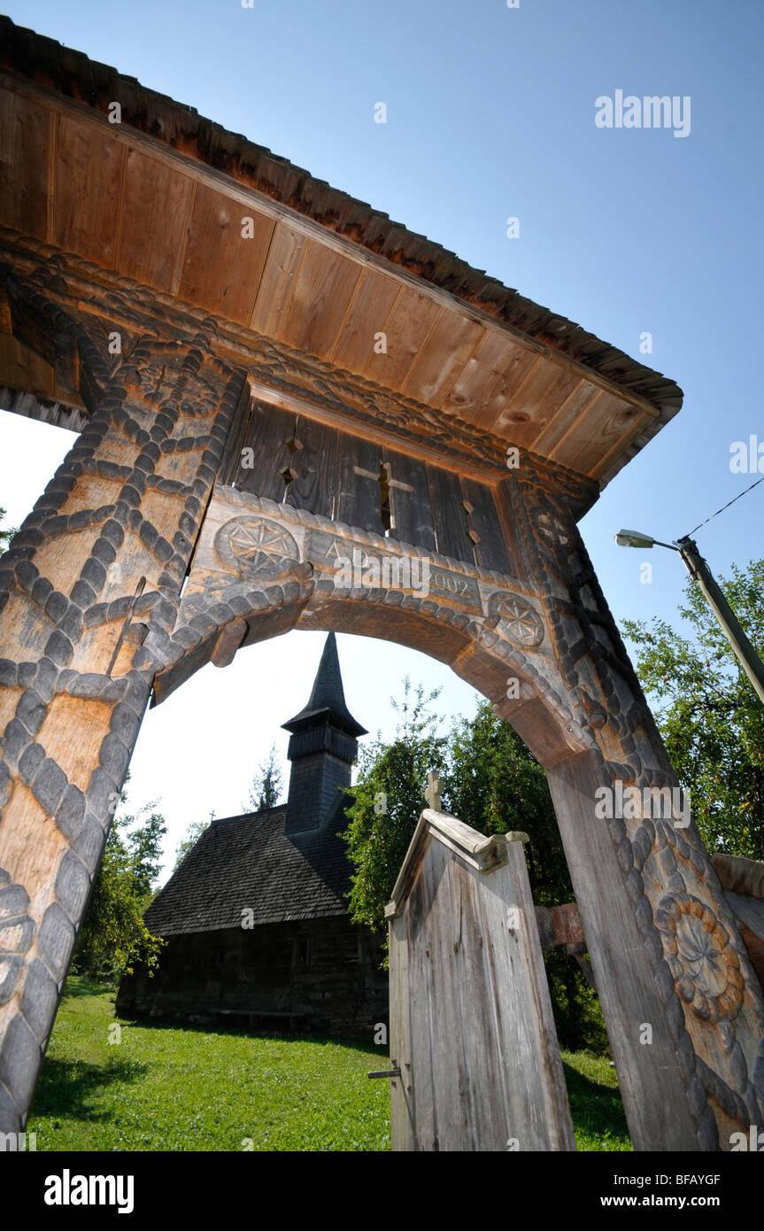 Tradizionali porte in legno in Maramures, Romania Foto stock - Alamy