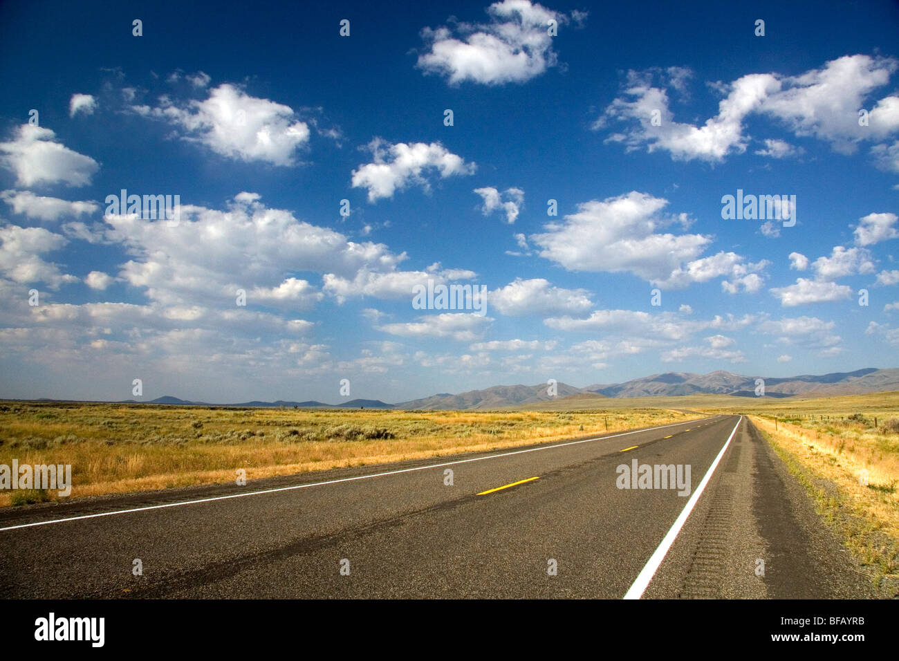 US Highway 20 vicino ad Arco, Idaho, Stati Uniti d'America. Foto Stock