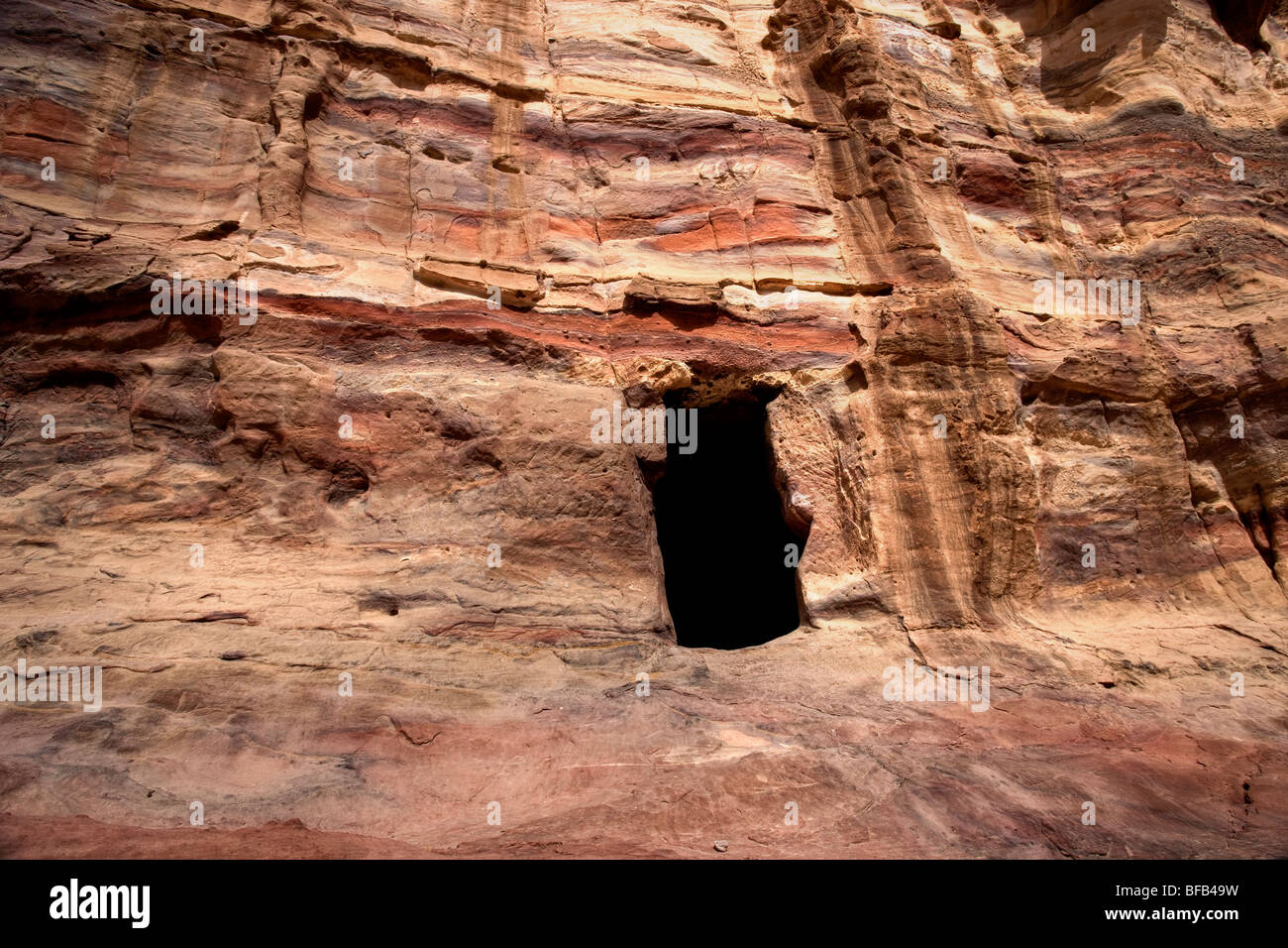 Entrata della caverna, Petra, Giordania Foto Stock