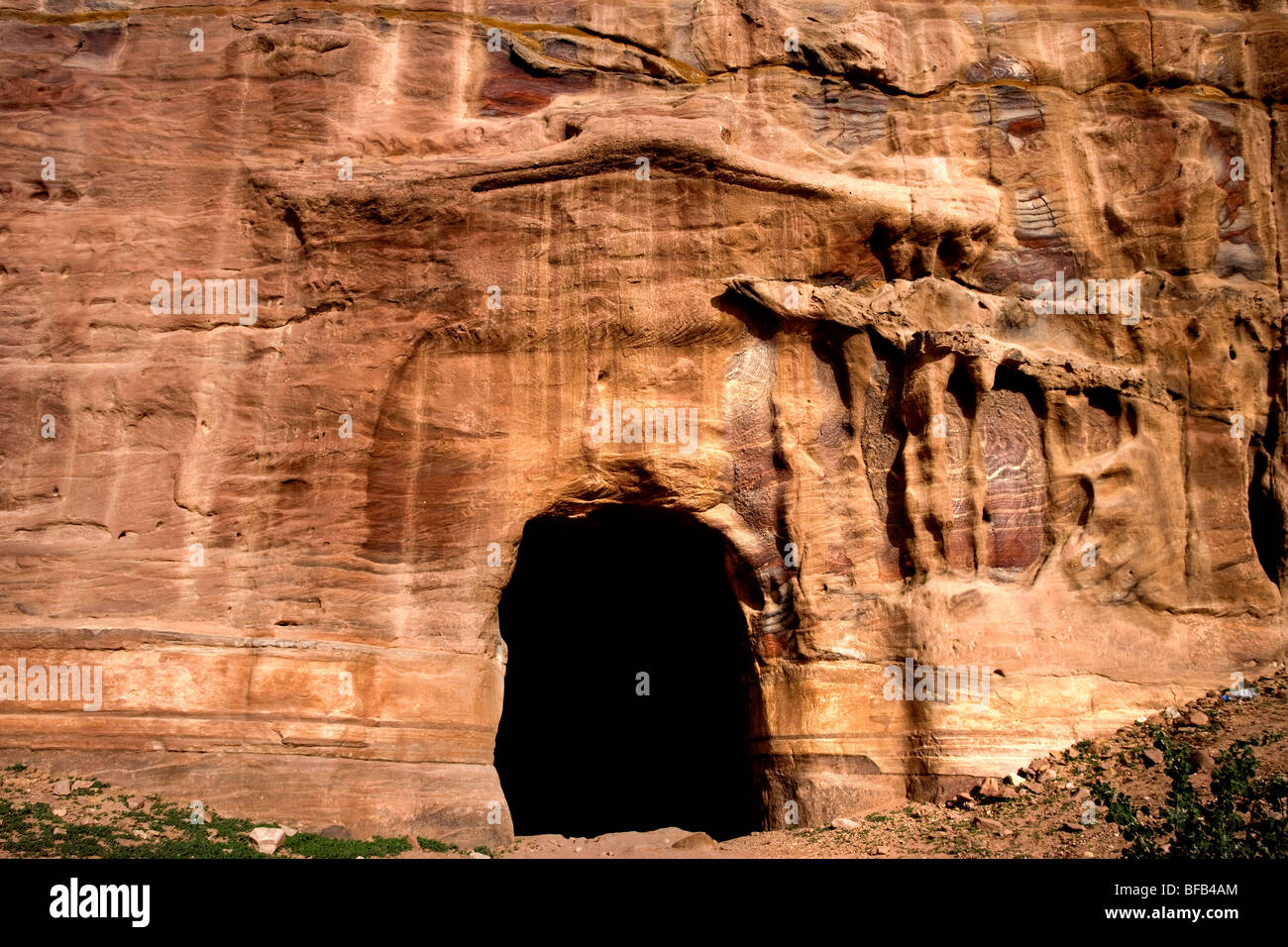 Tomba di erosione ingresso, Petra, Giordania Foto Stock