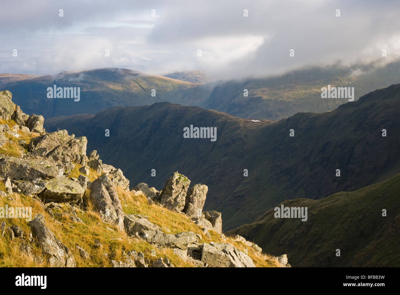 Riggindale roccioso da High Street strada romana nei pressi di testa Rampsgill Foto Stock