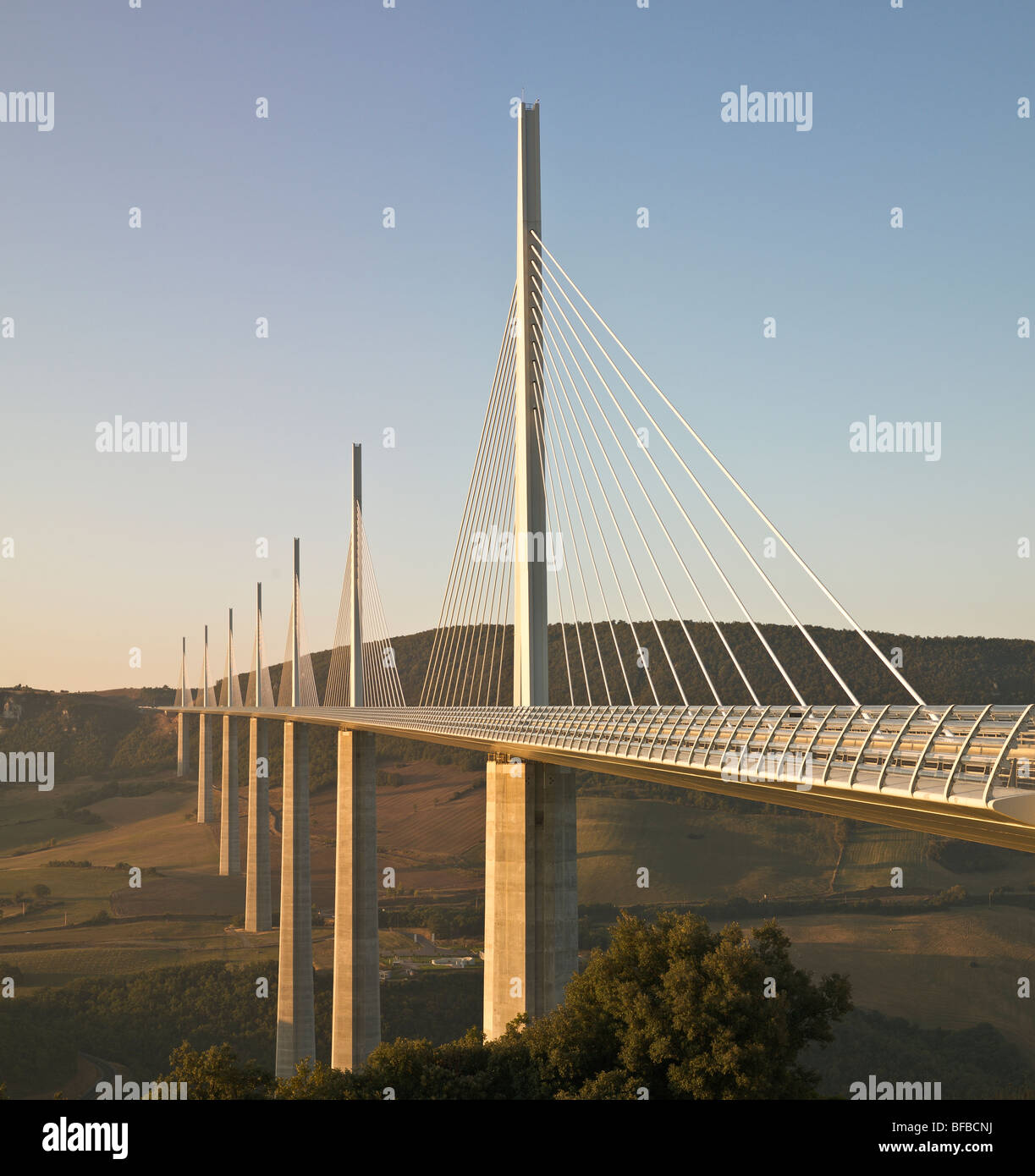 Il viadotto di Millau all'alba Foto Stock