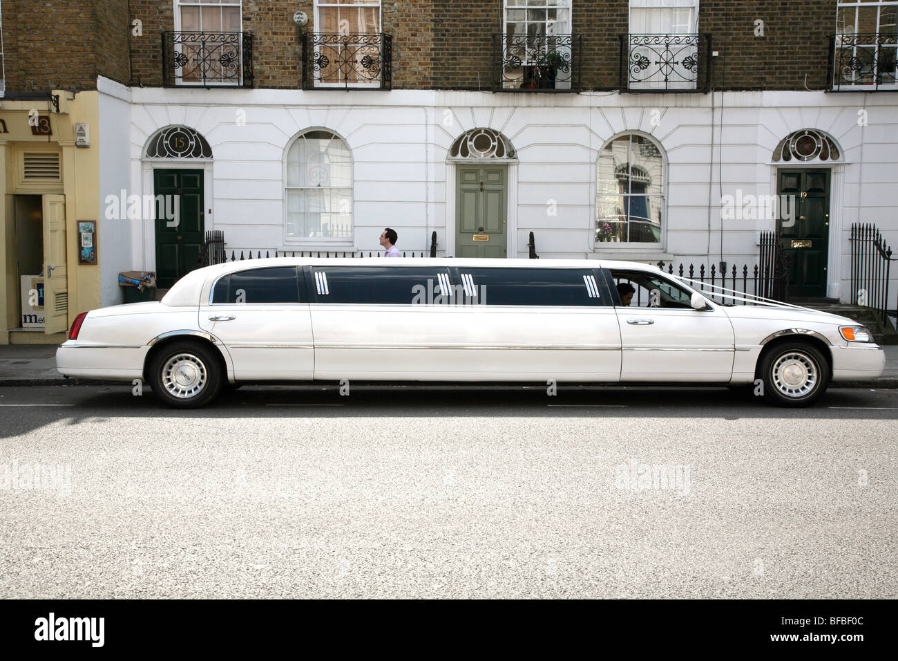 Stretch Limousine parcheggiata in London street Foto Stock