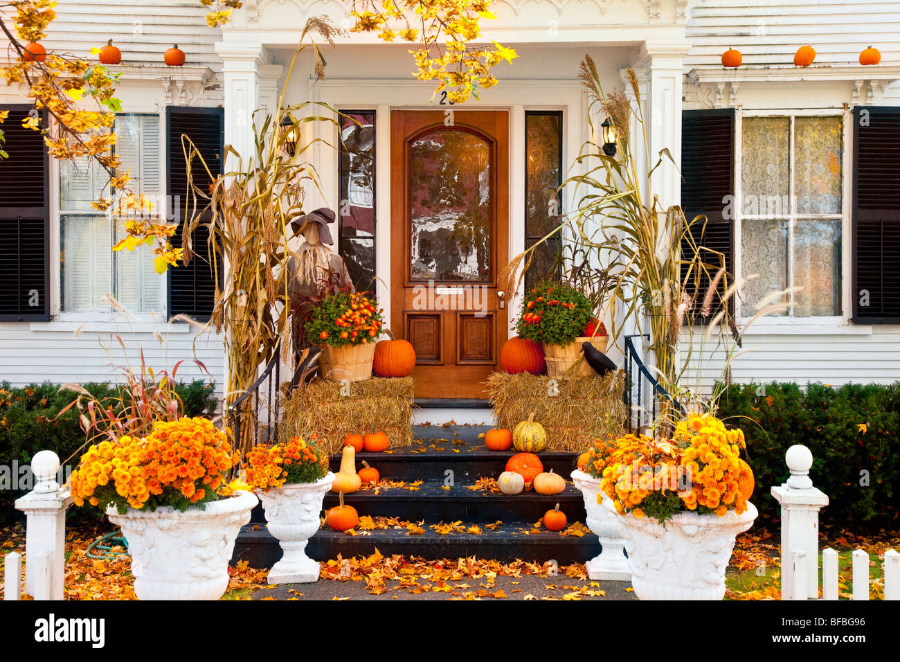 Portico frontale in autunno - Woodstock Vermont - USA Foto Stock