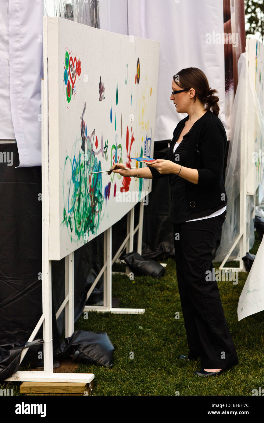 Donna una pittura murale/canvas aperto (Toronto Vichy evento promozionale) Foto Stock