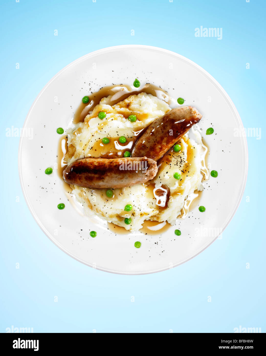 Salsicce e salami, purea di patate, piselli e salsa per indicare l'orario di cena di nove ore. Foto Stock