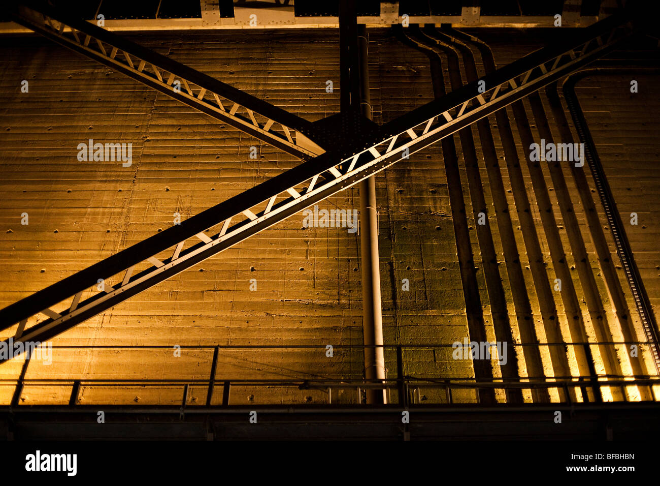 Il dettaglio di acciaio e struttura in cemento armato del Ponte del Porto di Sydney. Foto Stock