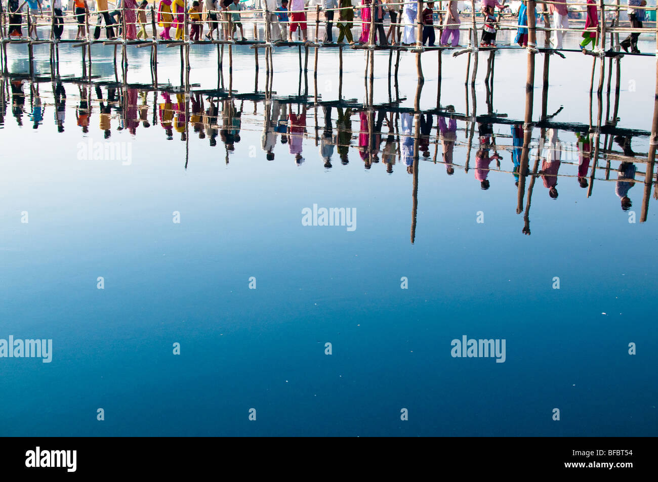 Riflessione nel fiume Saraswati nel Gujarat Foto Stock