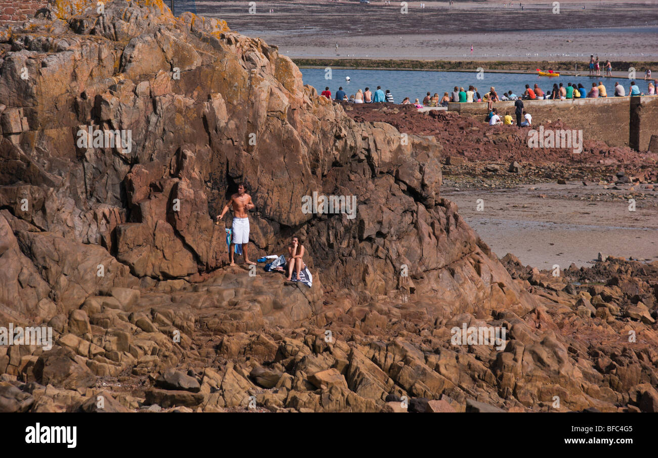 Jersey - St Brelade rocce e spiaggia Foto Stock