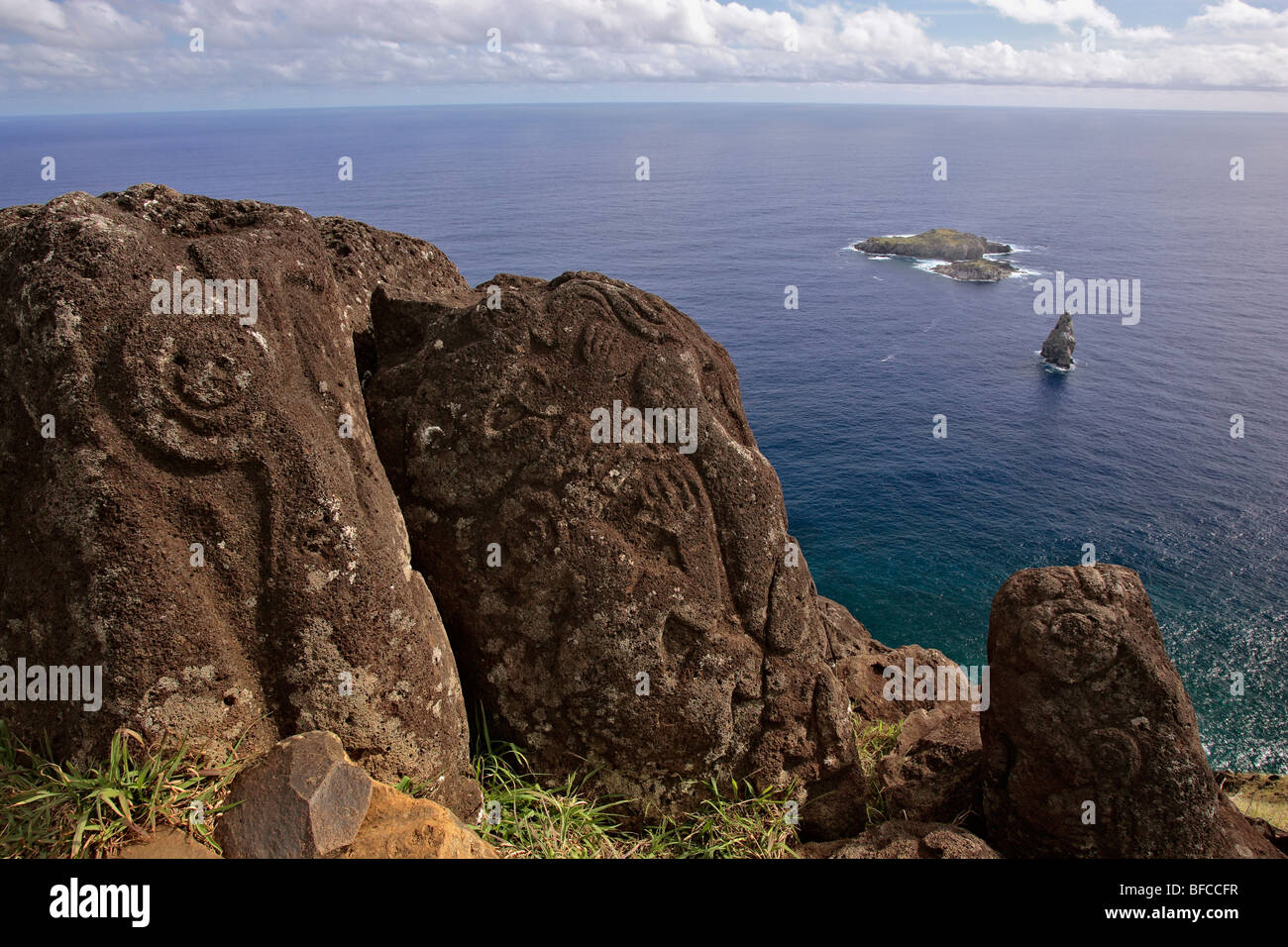 Incisioni rupestri in Mata Ngarau, Rano Kau Vulcano, sito sacro di Orongo, Isola di Pasqua (Isla de Pascua o Rapa Nui) Cile Foto Stock