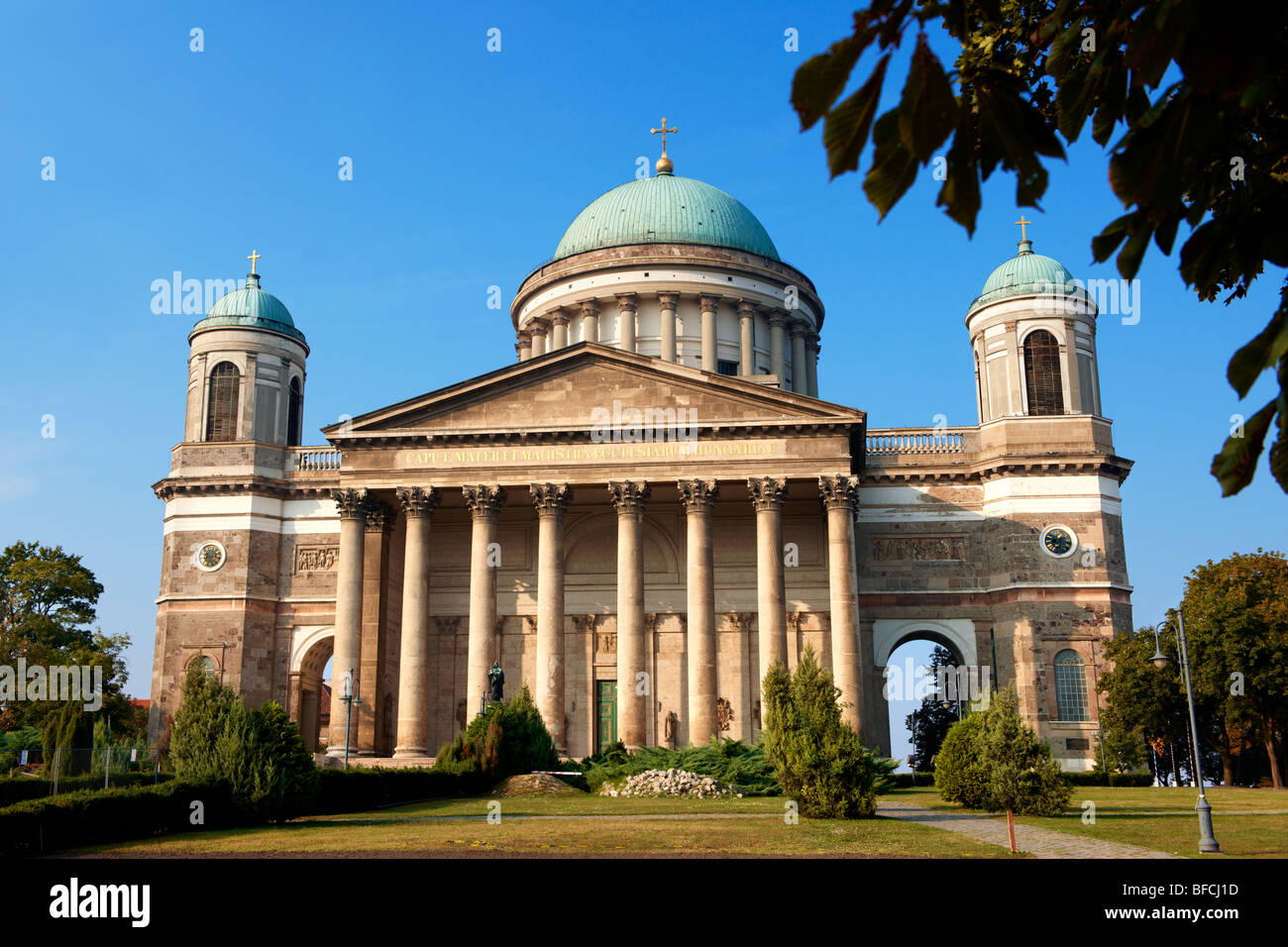 Esterno del neo classica Basilica di Esztergom, Cattedrale ( Esztergomi Bazilika ), Ungheria. Foto Stock