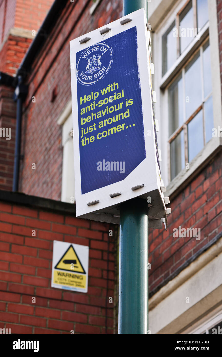 Aiutare con anti-il comportamento sociale è proprio dietro l'angolo accedi sneinton nottingham nottinghamshire Inghilterra Foto Stock Aiutare con anti-il comportamento sociale è proprio dietro l'angolo accedi sneinton nottingham nottinghamshire Inghilterra Foto Stock