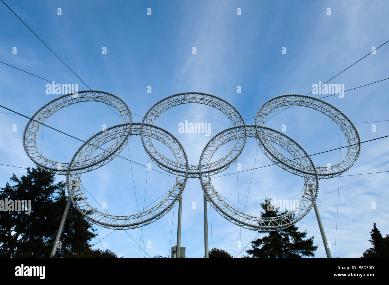 Ampio angolo di visione di anelli olimpici a Vancouver BC Foto Stock