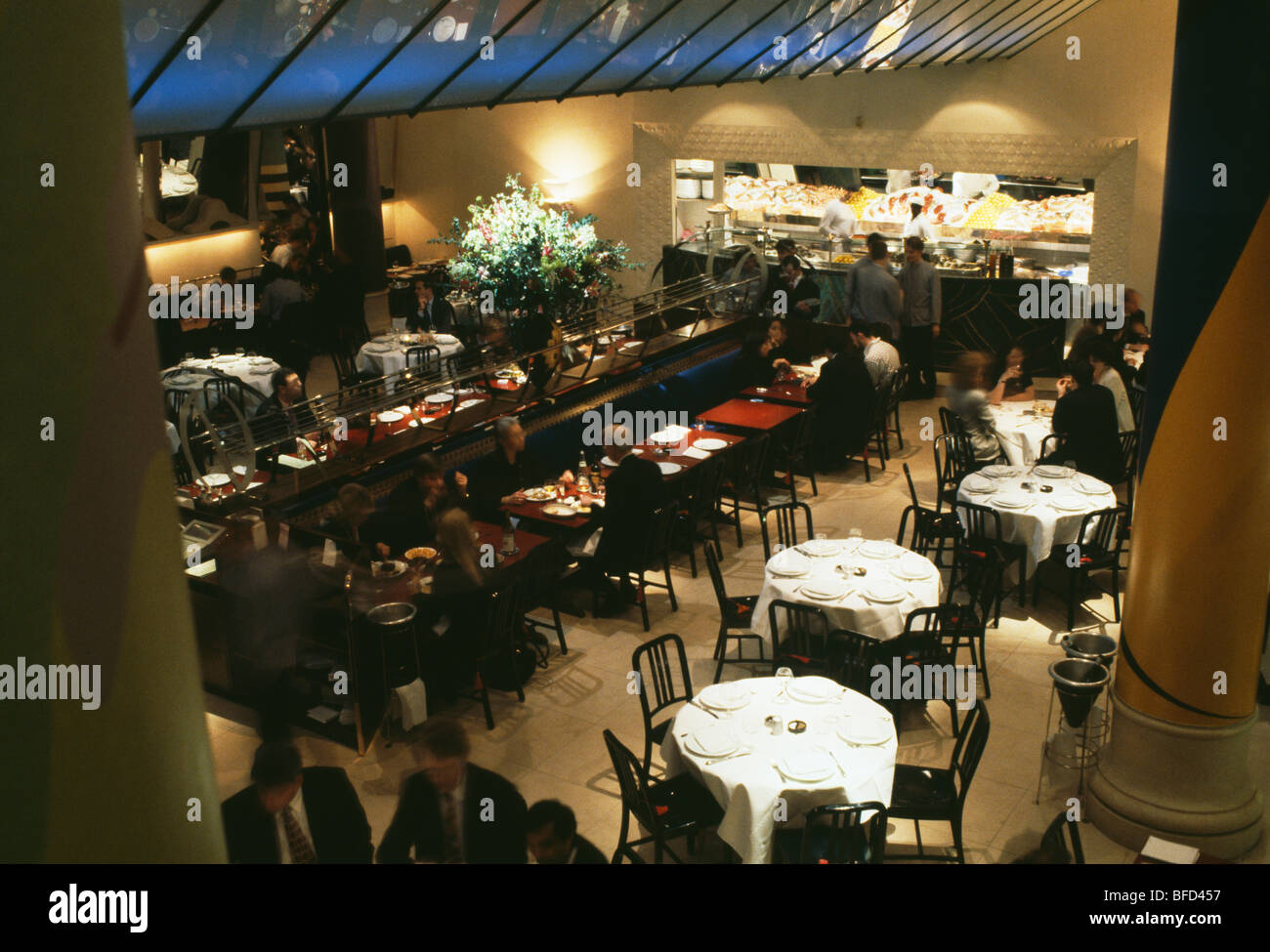 Vista Birdseye di tavoli nel ristorante di proprietà di Sir Terence Conran a Londra Foto Stock