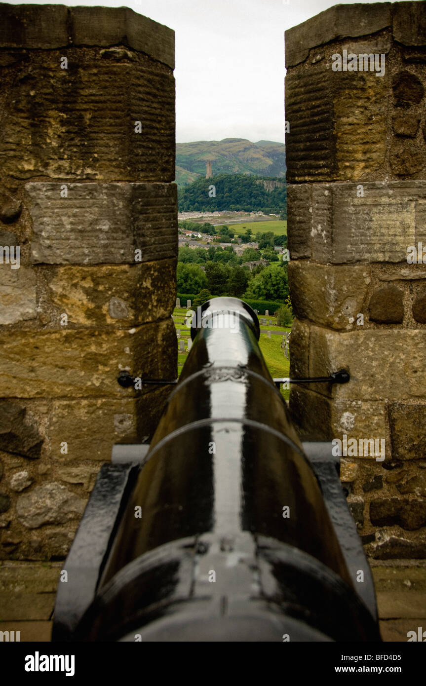 Cannone sulle merlature del Castello di Stirling, Perthshire, Scozia Foto Stock