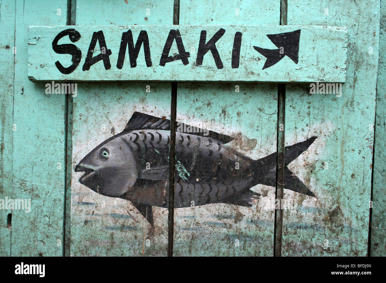 Segno pubblicità venditore di pesce nel mercato centrale, Arusha, Tanzania Foto Stock