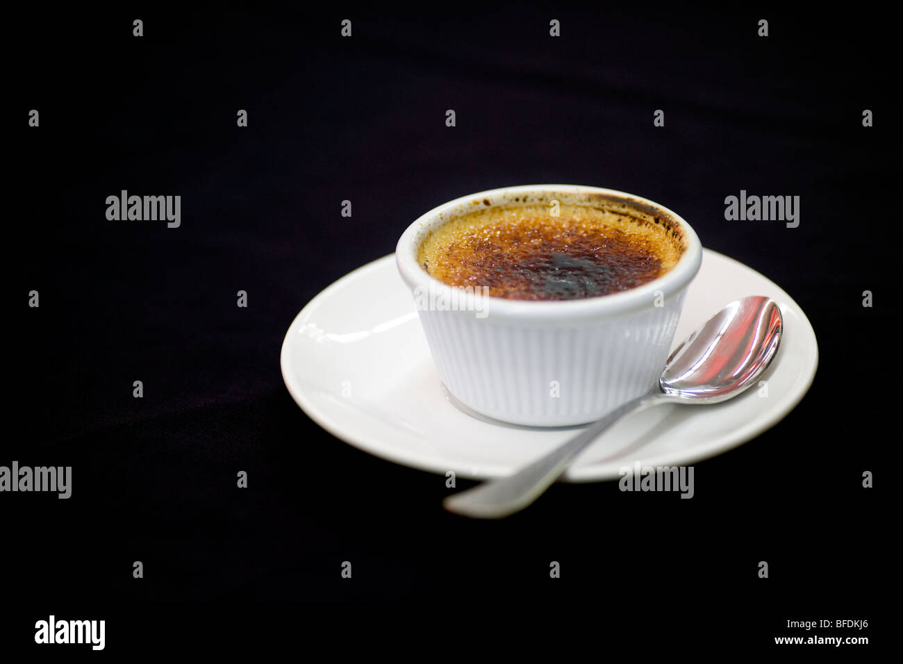 Creme brulee Dessert - Hemingways Resort - Watamu, Kenya Foto Stock