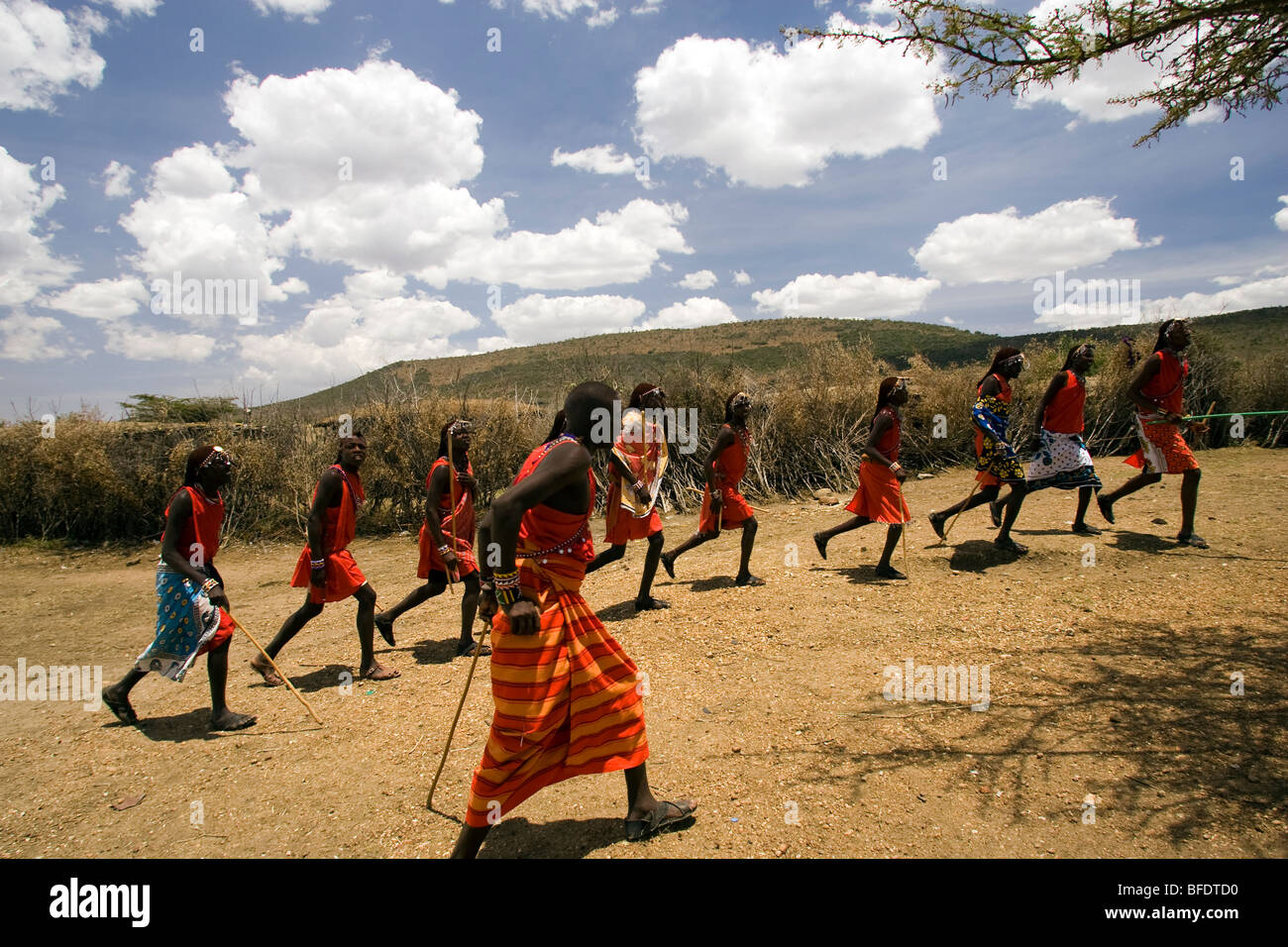 Guerrieri Maasai - in prossimità di una Riserva Nazionale di Masai Mara, Kenya Foto Stock