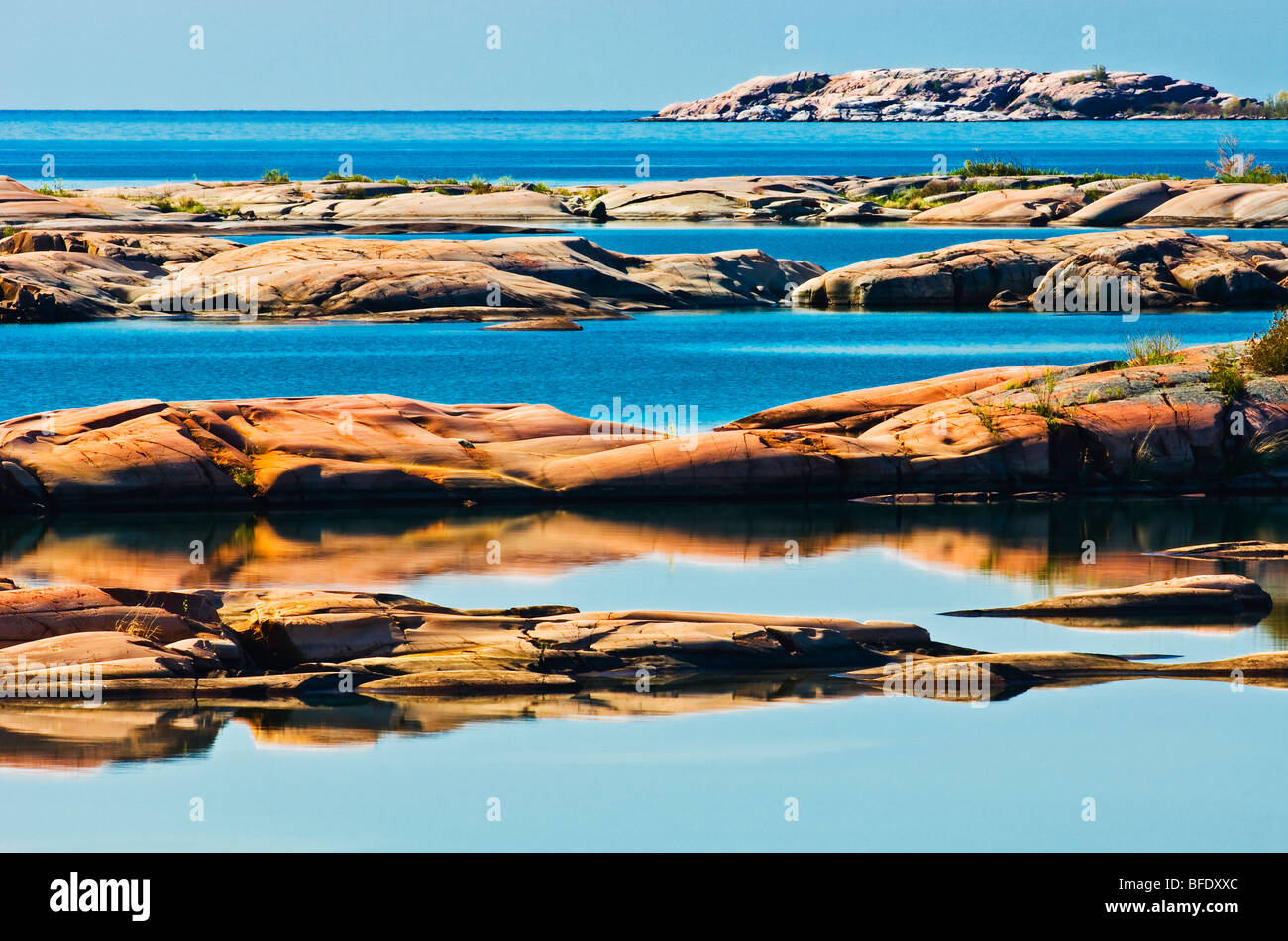 Pre-cambriano scudo in Desjardins Bay, a sud di Philip Edward Island, Ontario, Canada Foto Stock