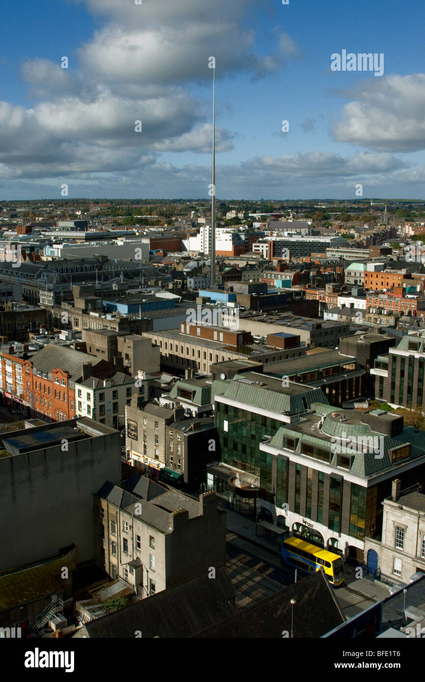 Lo Skyline di Dublino con guglia Millenium (noto anche come il 'Monument di luce' o 'cuspide di Dublino") da Liberty Hall. L'Irlanda Foto Stock