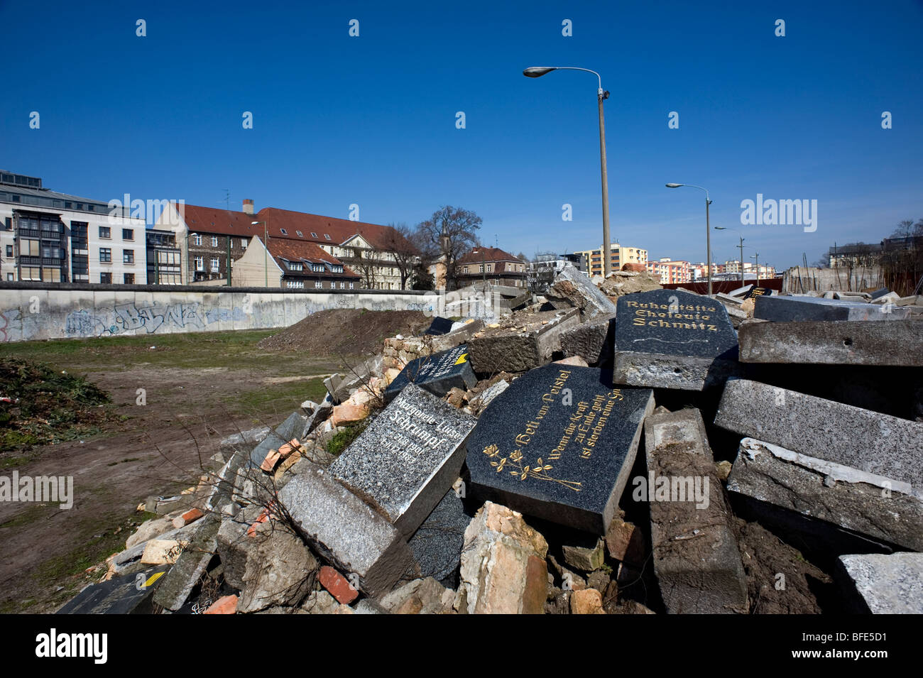 Berlino 2009 1989 DDR Germania unificata in avanti positivo storia guerra guerra fredda estremità est ovest dividere città del Muro di Berlino in Maur Foto Stock