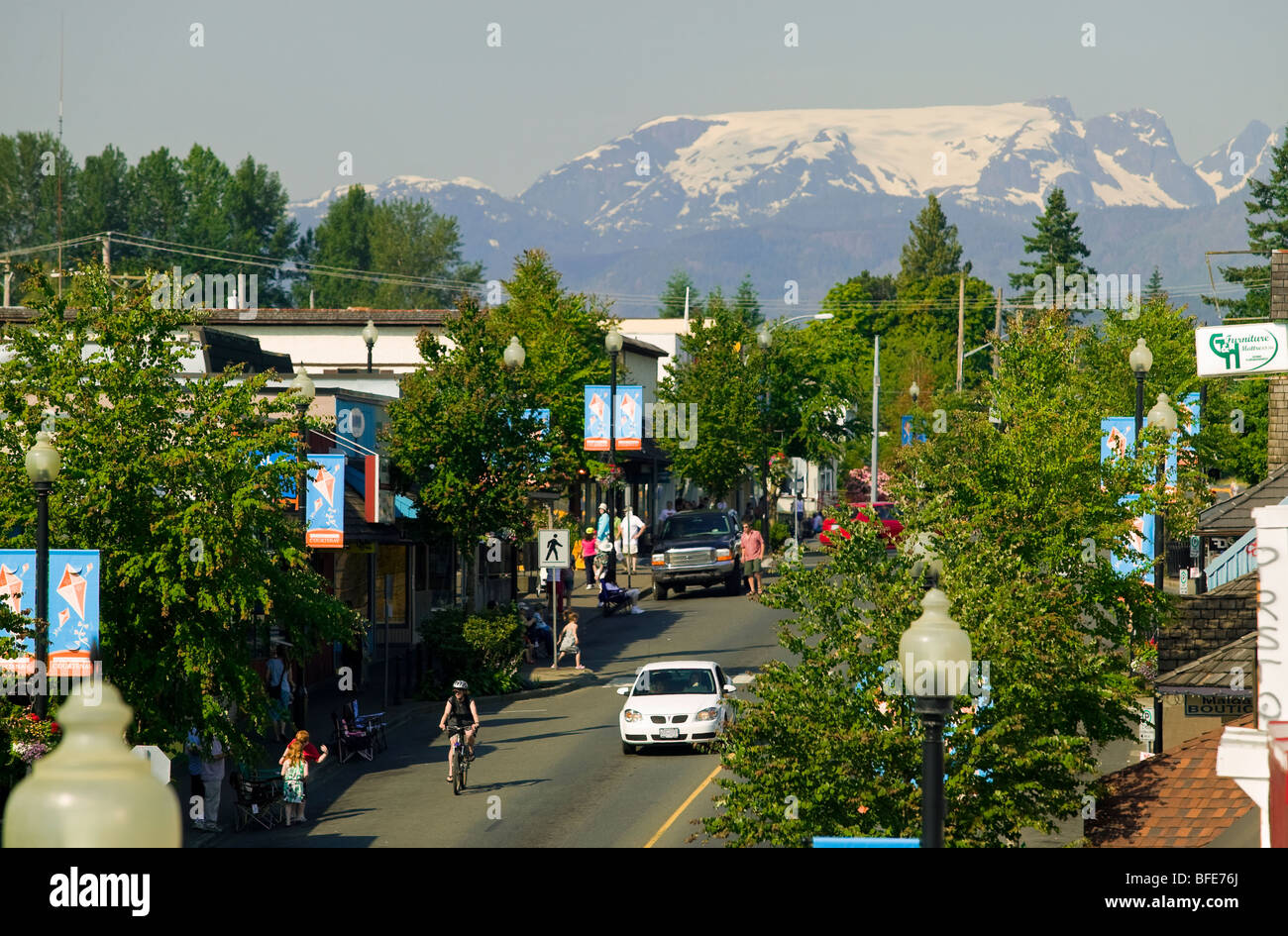 Il Ghiacciaio Comox si affaccia sulla strada principale del centro di Courtenay, Comox Valley, l'isola di Vancouver, British Columbia, Canada Foto Stock