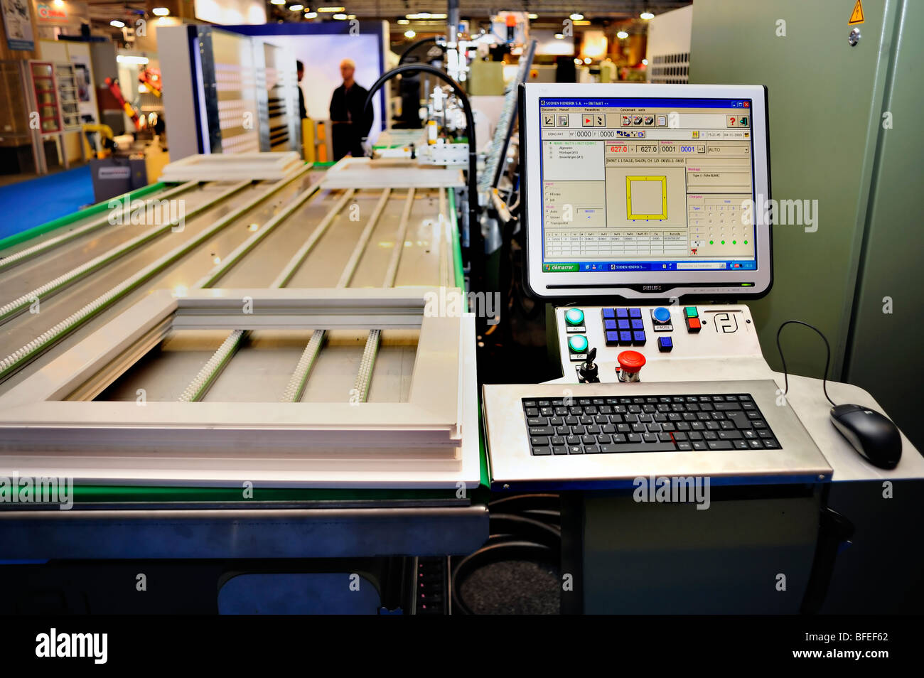 Parigi, Francia, all'interno di Windows Manufacturing Factory, Construction Equipment Industrial Trade Show, "Soenen Hendrik S.A." Esposizione di Foire Foto Stock