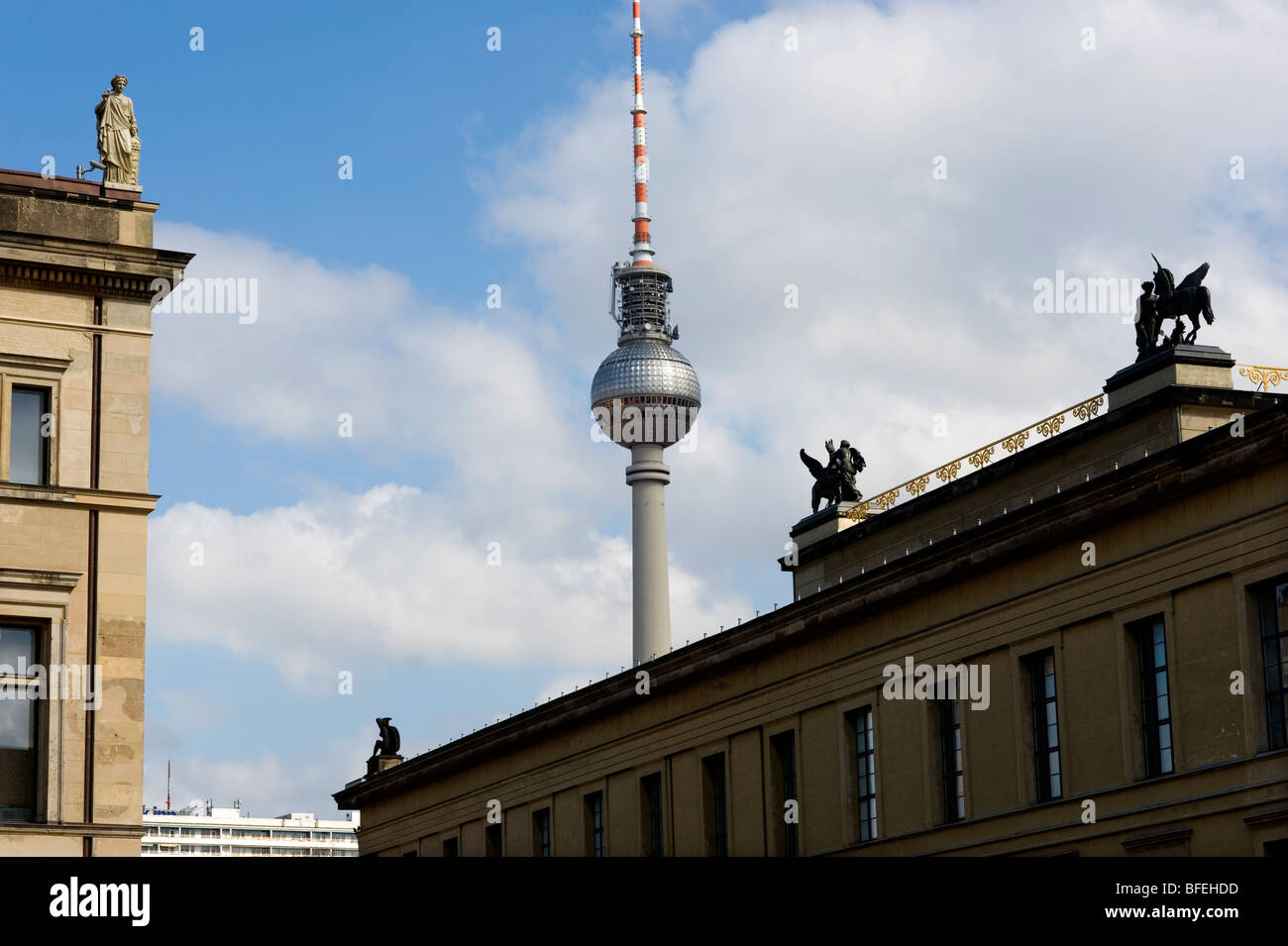 torre della televisione a berlino
