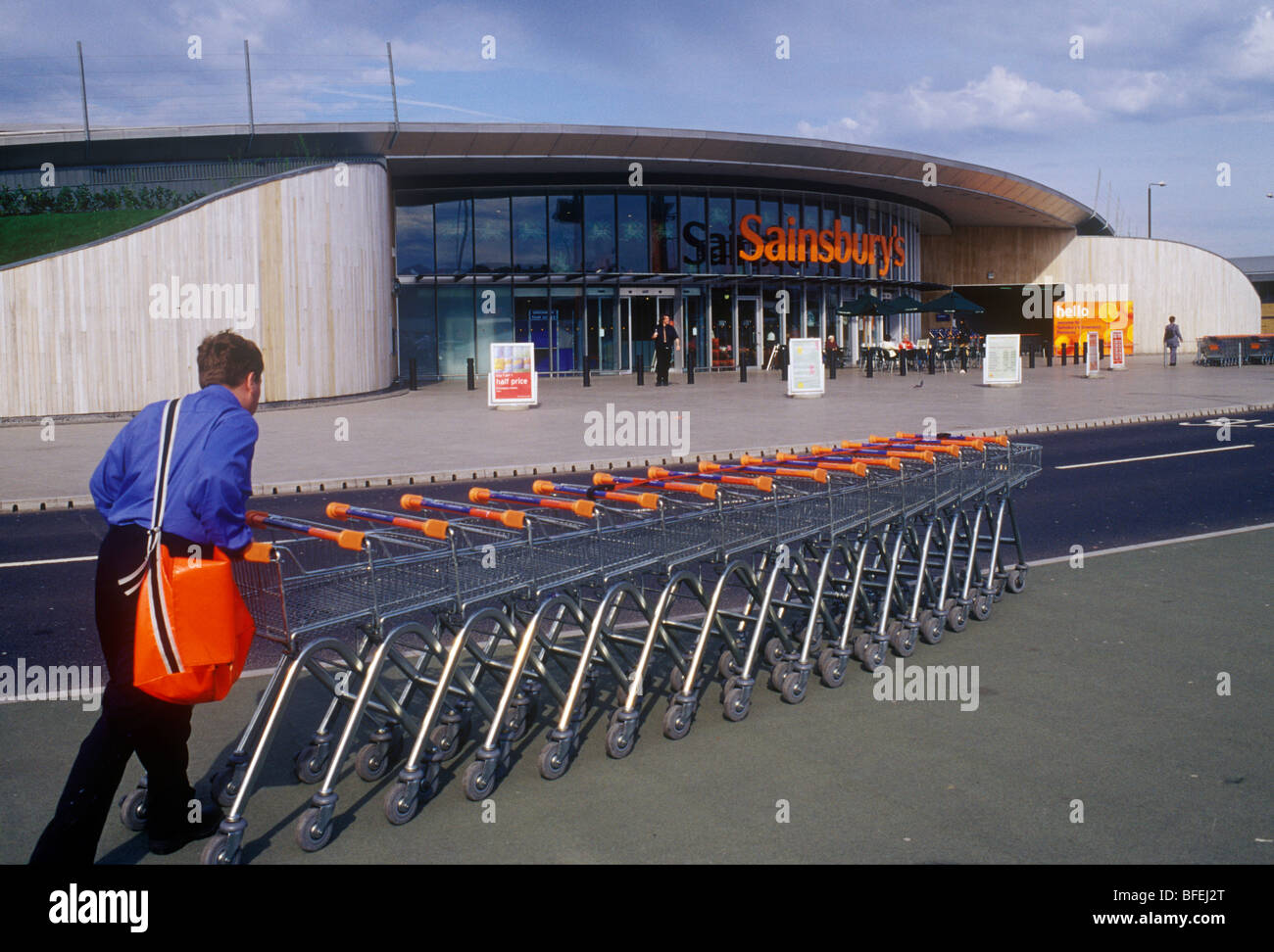 Penisola di Greenwich a sud-est di Londra Gran Bretagna Sainsbury's supermercato aperto 2000 architetto Nicholas Grimshaw design ecologico Foto Stock