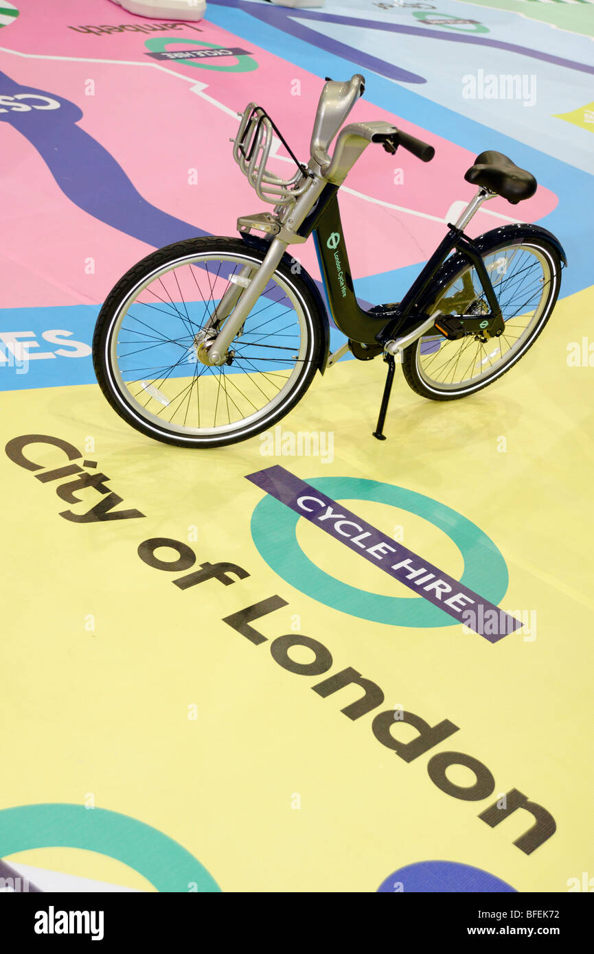 TFL Noleggio bici bike bicicletta pubblica schema di condivisione che lancerà in London 2010. Cycle Show. London 2009. Foto Stock