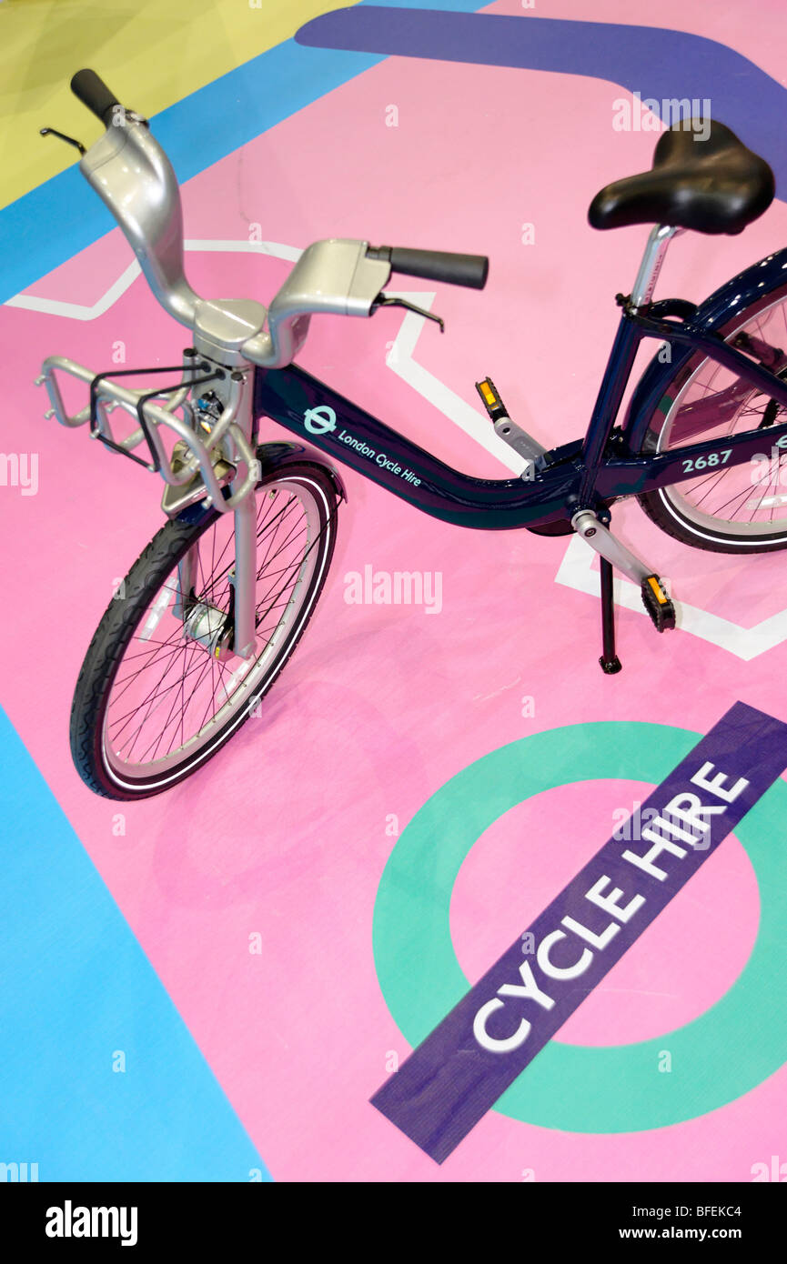 TFL Noleggio bici bike bicicletta pubblica schema di condivisione che lancerà in London 2010. Cycle Show. London 2009. Foto Stock