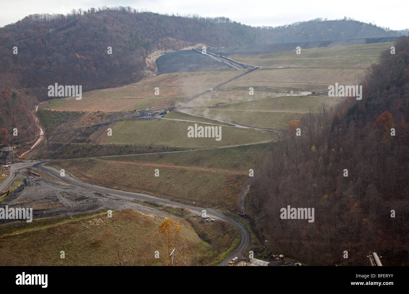 Miniera di carbone arginamento Dam Foto Stock