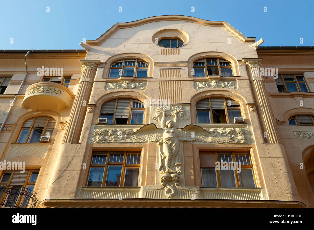 Art Nouveau (Szecesszió) edificio nel quartiere ebraico. Budapest, Ungheria Foto Stock