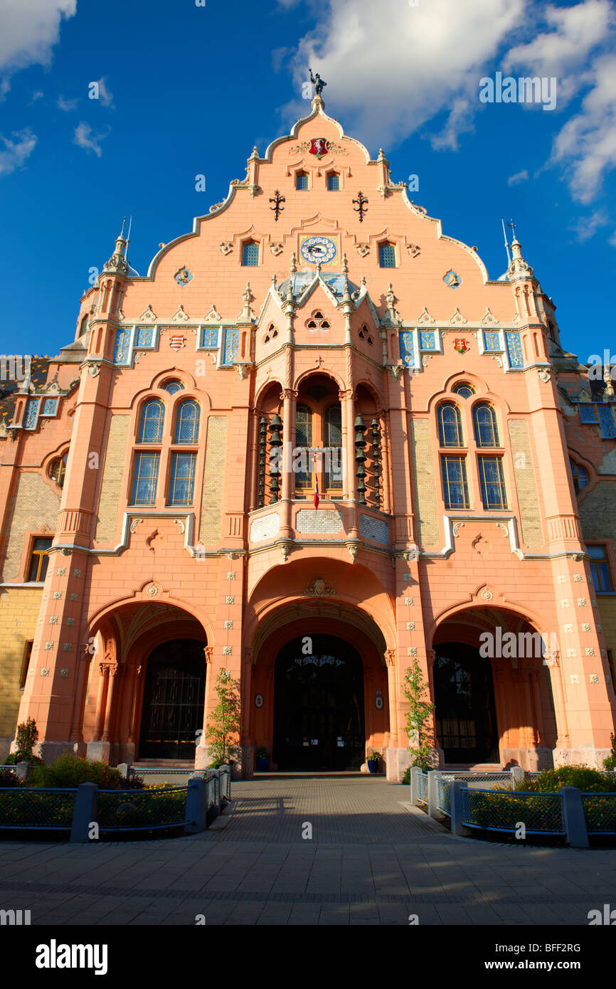 Art Nouveau (Sezession) Municipio progettato da Lechner d n con piastrelle Zolnay, Ungheria Kecskem t Foto Stock
