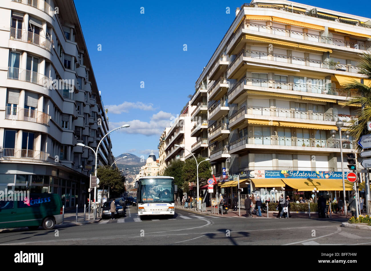 Vista del Boulevard Gambetta dalla Promenade des Anglias, Nizza Cote d'Azur, in Francia Foto Stock