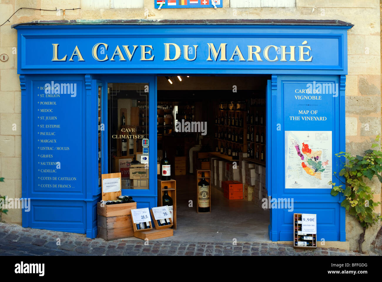 Cantina, 'La Cave du marzo , St. Emilion, a sud ovest della Francia, Europa Foto Stock