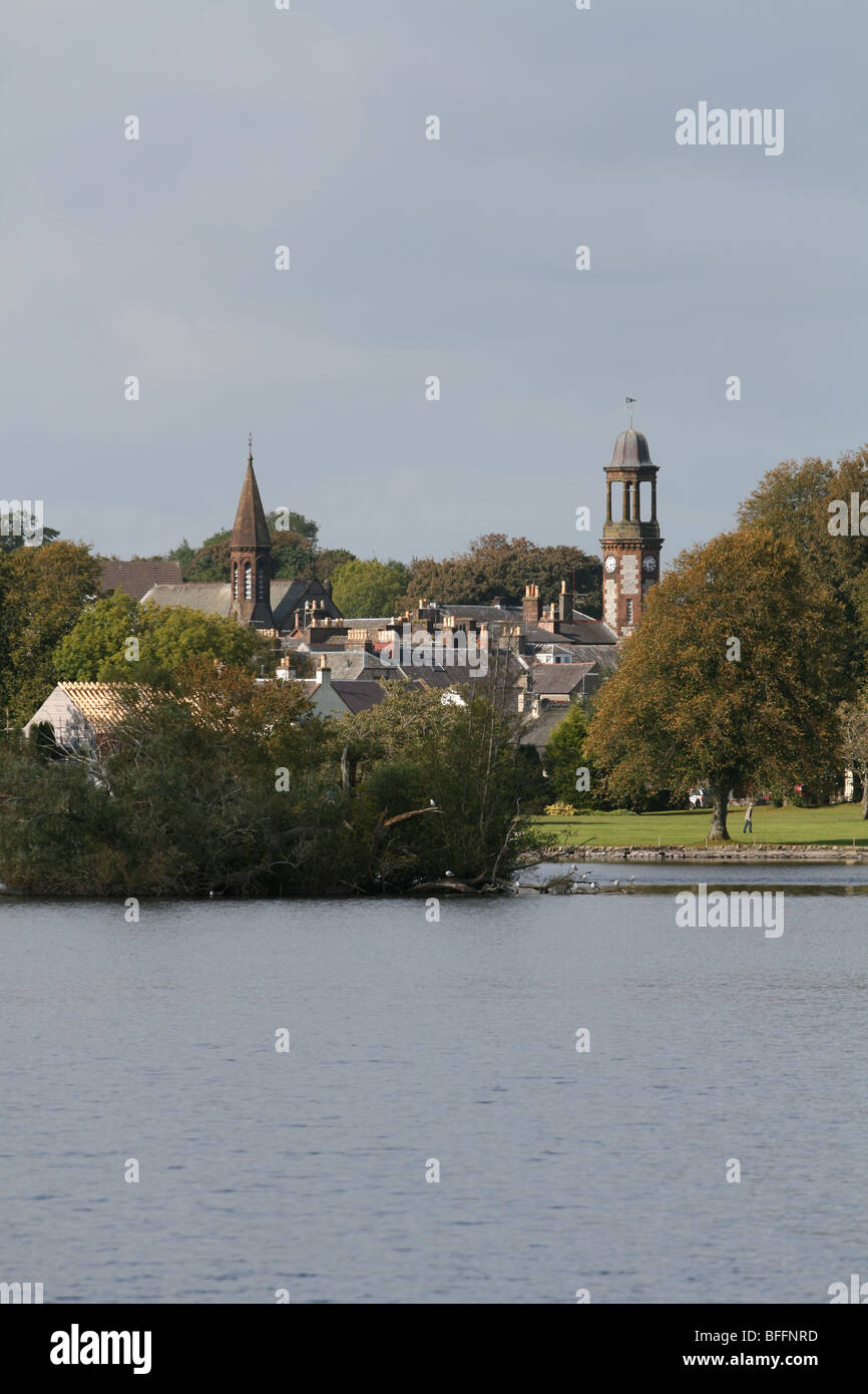 Castle Douglas skyline e Carlingwark Loch Dumfries and Galloway Scotland Foto Stock