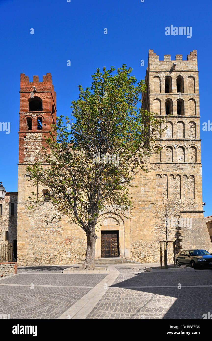 La cattedrale di Sainte Julie et Sainte Eulalie a Elne, Pirenei orientali, Francia. Foto Stock