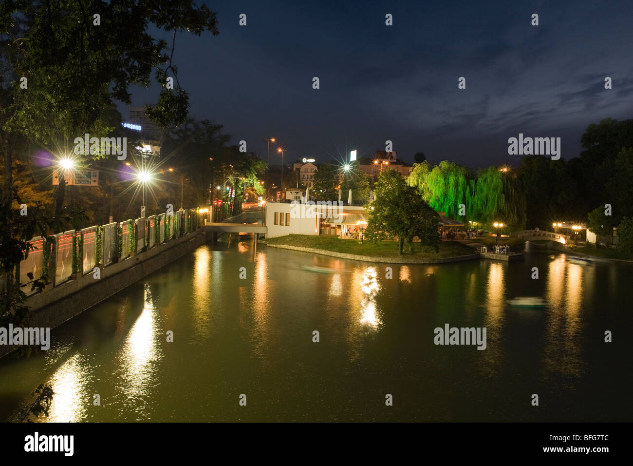 Sofia, la capitale della Bulgaria, il lago Ariana a Borisova gradina (Giardino Boris), il più grande parco della città, Balcani, Europa orientale Foto Stock