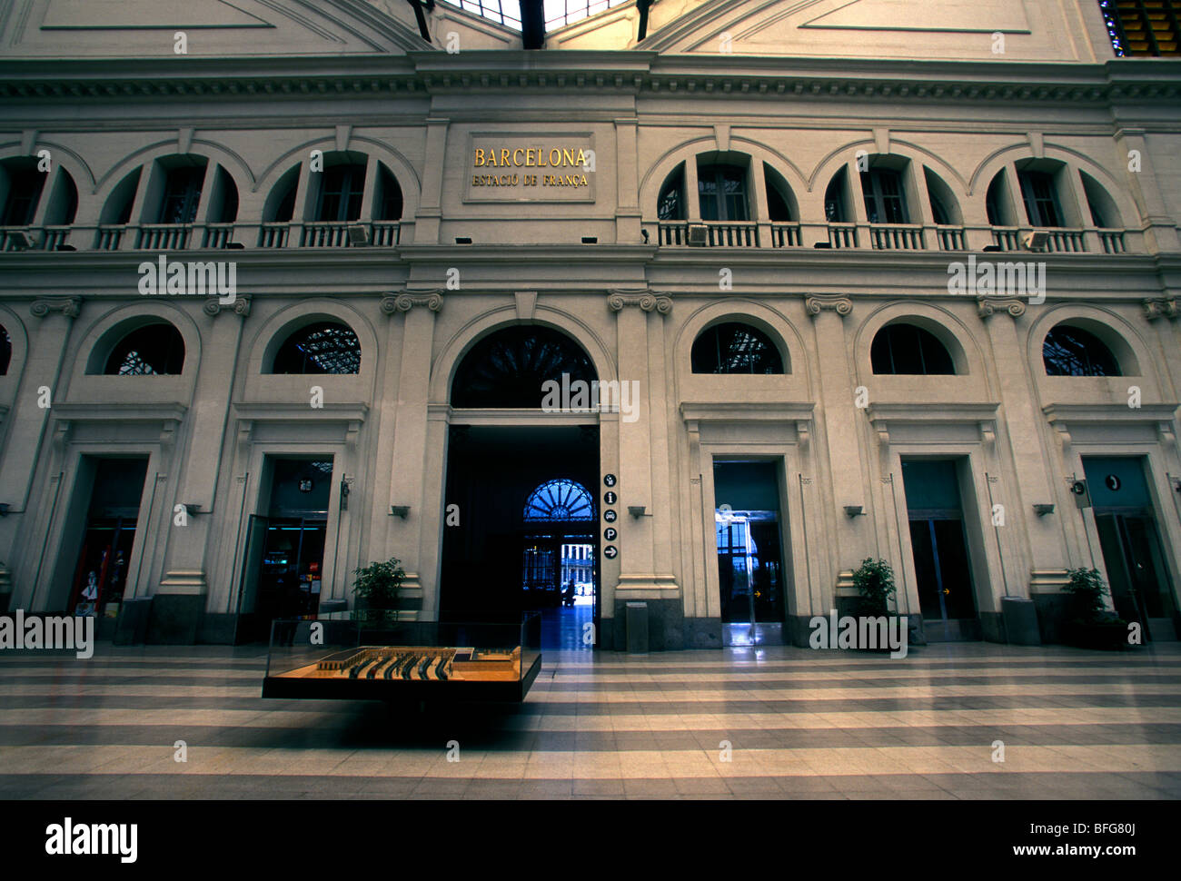 Corridoio, reception, franca stazione ferroviaria, la stazione ferroviaria, la stazione ferroviaria, la ferrovia, progettato da pedro muguruza, Barcellona, provincia di Barcellona, Spagna, Europa Foto Stock