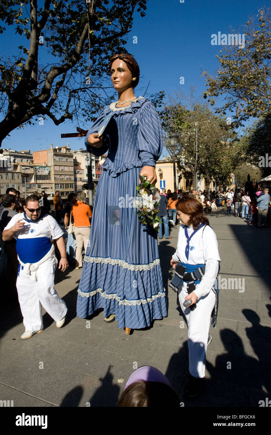 Gegants e Capgrossos, Catalano tradizionale sfilata di gigantesche figure in Girona, in Catalogna, Spagna Foto Stock