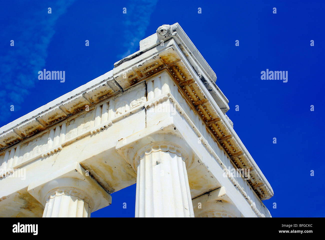Architettura greca con marmo bianco Foto Stock
